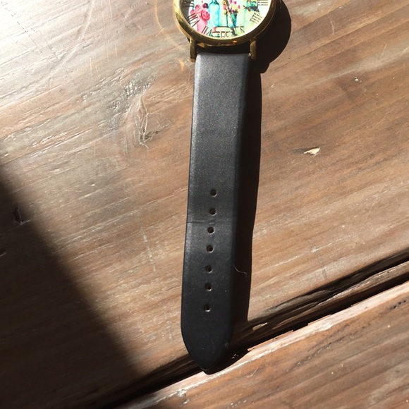 Watch - Picture 2 of 4